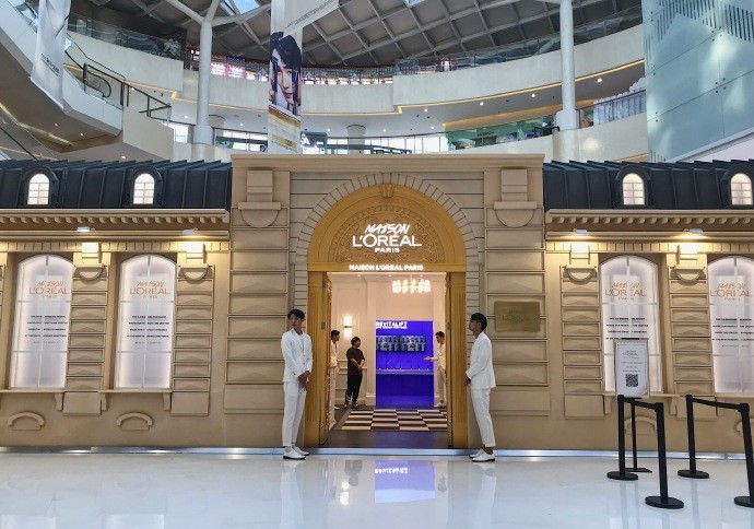 loreal pop up store singles day 2019.jpg