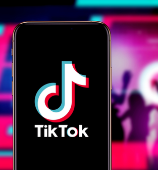 Will livestreaming shift to Douyin (TikTok) after influencer Austin Li's absence?